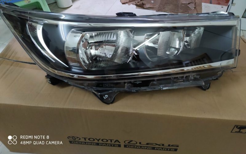 Den pha Toyota Innova 2017 (1)