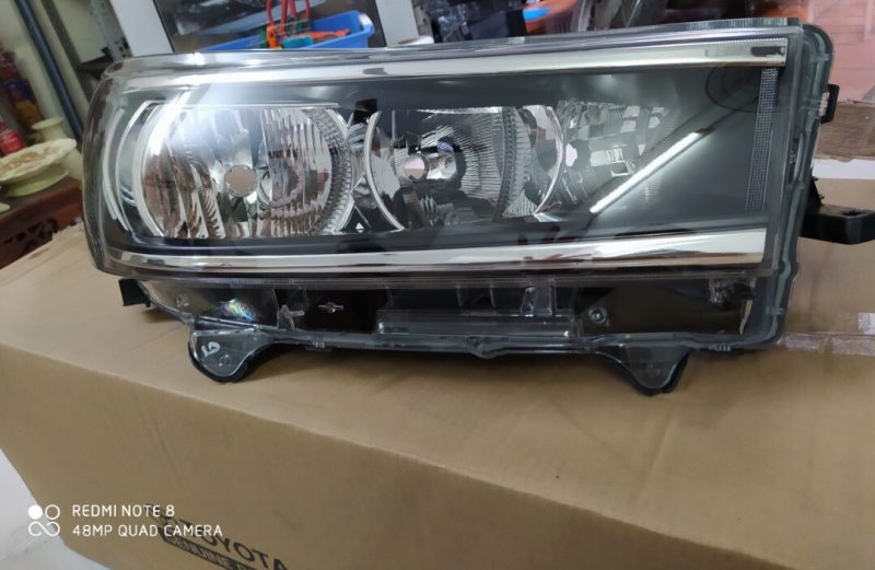 Den pha Toyota Innova 2017 (2)